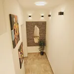 In Stylish & Cozy I Self Check-in