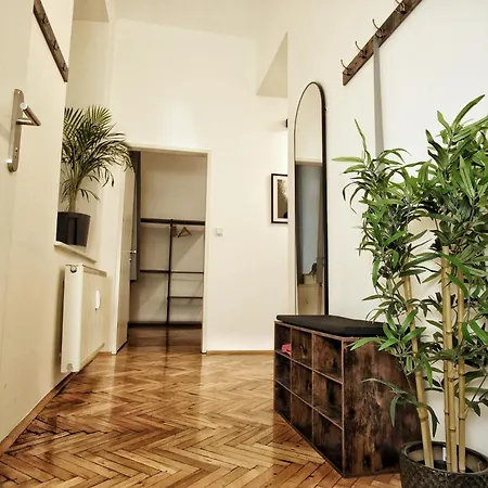 In Stylish & Cozy I Self Check-in Apartman