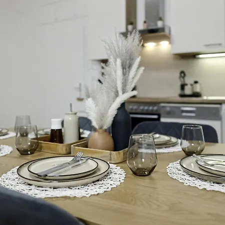 In Stylish & Cozy I Self Check-in Apartment *