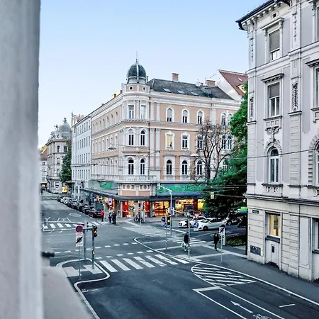 In Stylish & Cozy I Self Check-in Lägenhet *