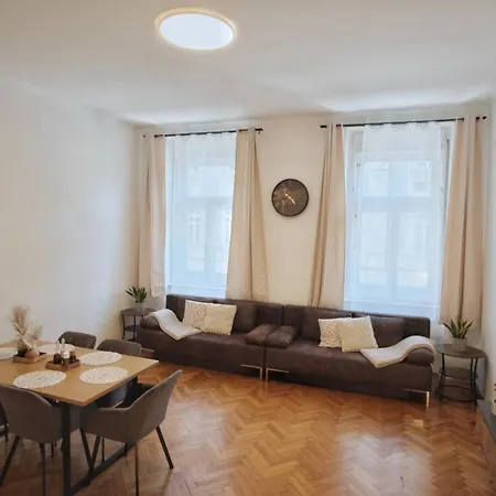 Apartment In Stylish & Cozy I Self Check-in