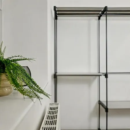 In Stylish & Cozy I Self Check-in Apartment