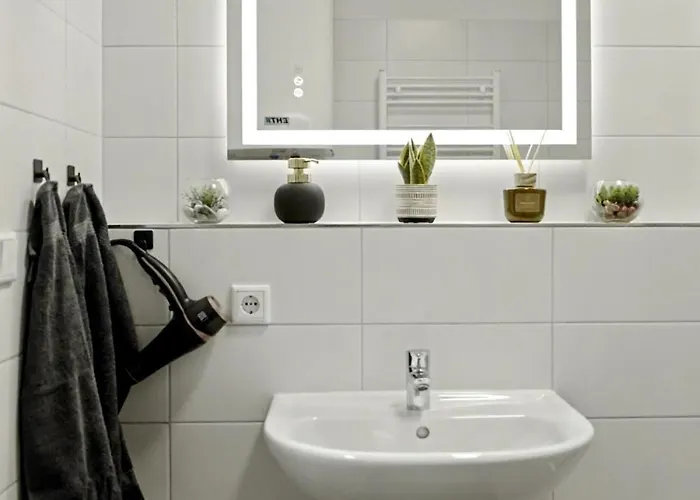 Apartment In Stylish & Cozy I Self Check-in *