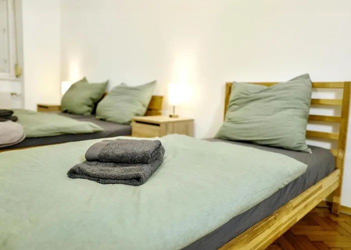 In Stylish & Cozy I Self Check-in *