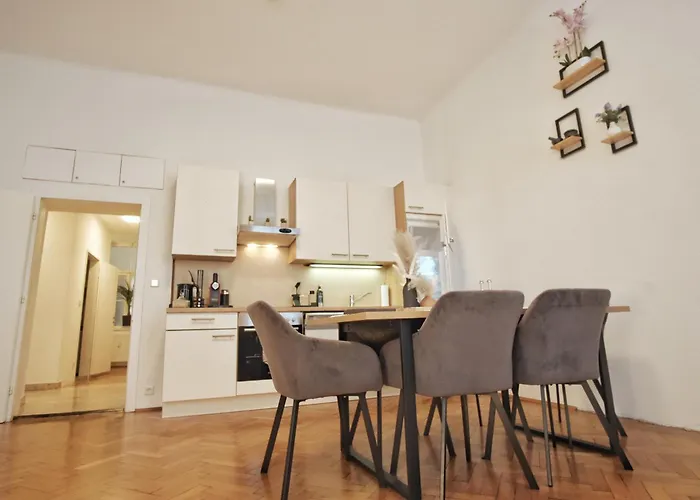 Apartment In Stylish & Cozy I Self Check-in *